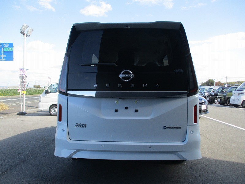 ニッサン セレナ 6枚目