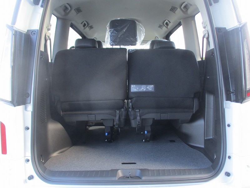 ニッサン セレナ 8枚目