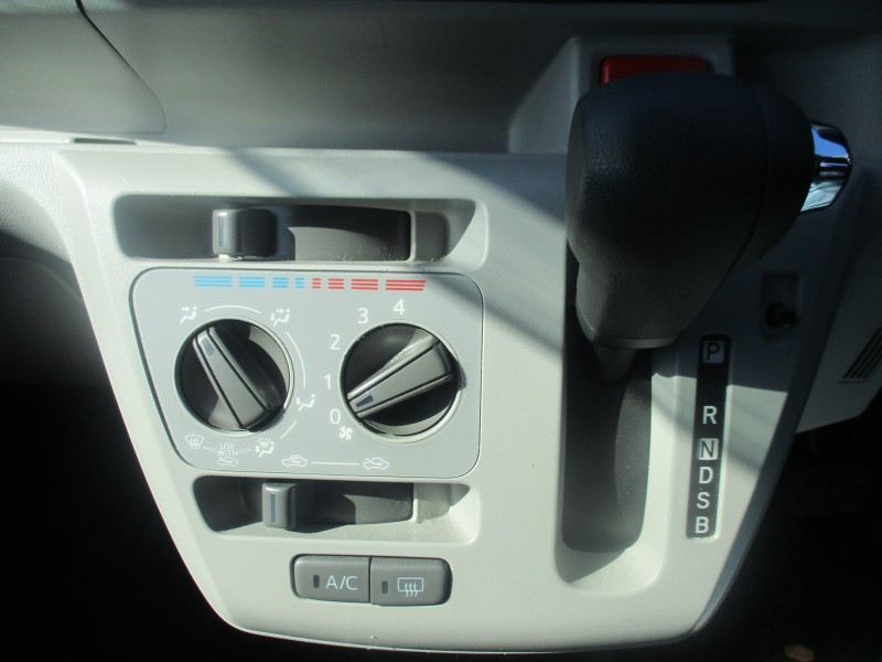 ダイハツ ミライース 15枚目