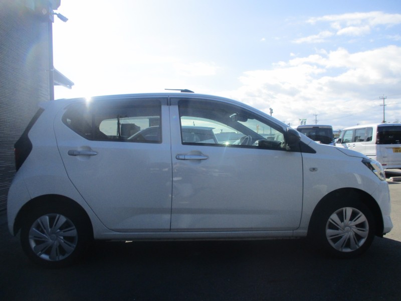 ダイハツ ミライース 3枚目