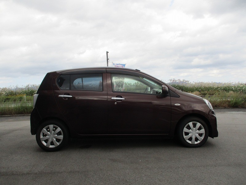 ダイハツ ミライース 4枚目