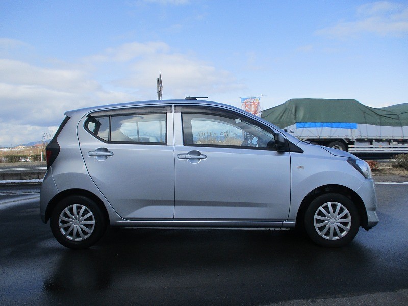 ダイハツ ミライース 4枚目