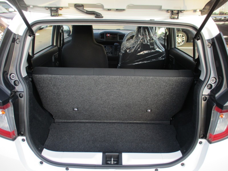 ダイハツ ミライース 9枚目