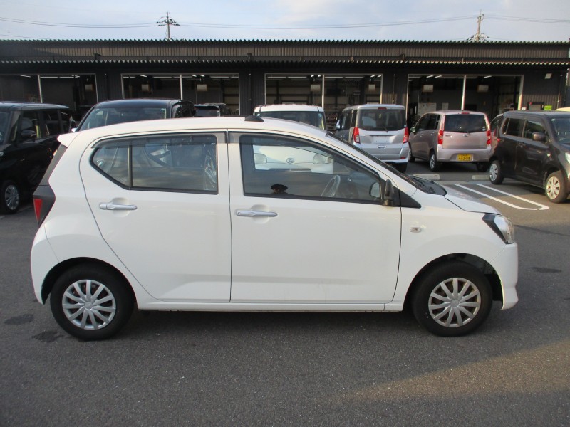 ダイハツ ミライース 3枚目