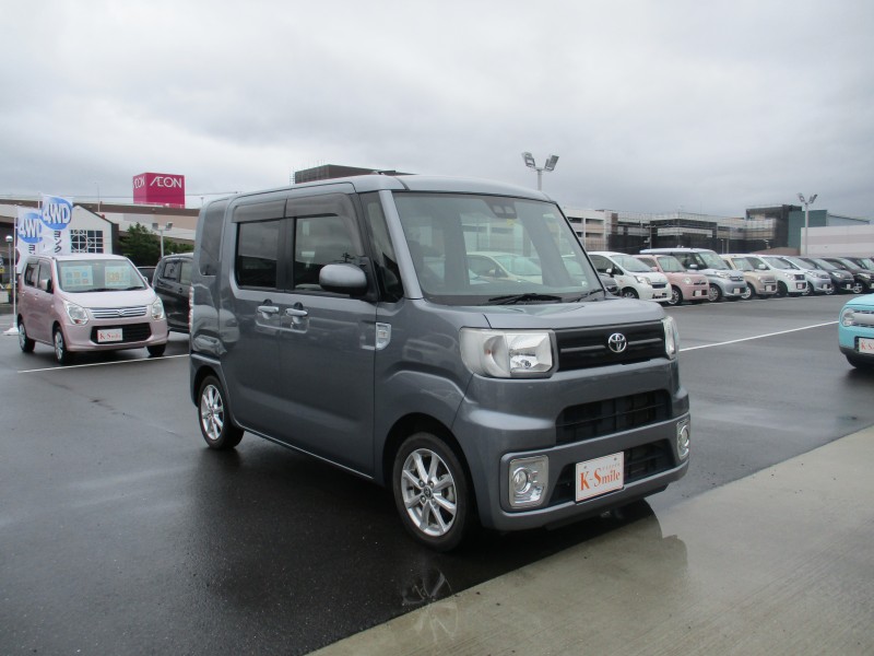 トヨタ ピクシスメガ 2枚目