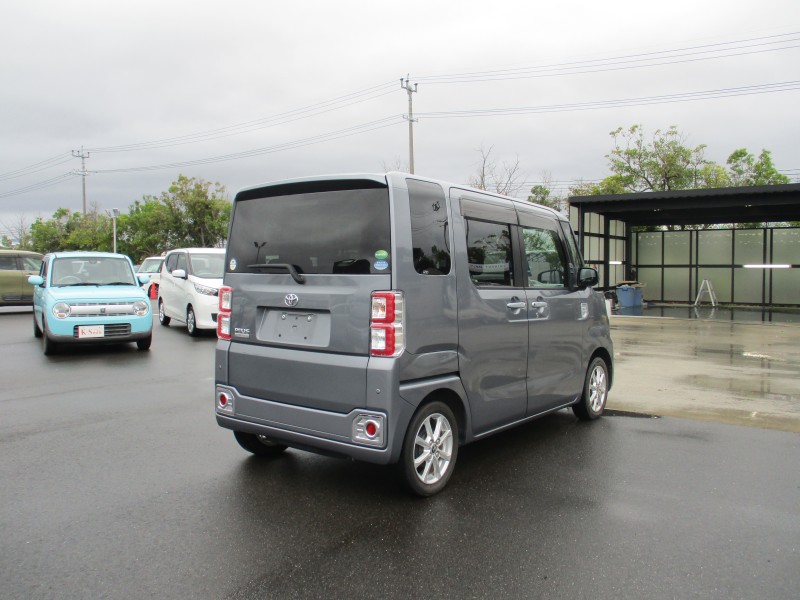 トヨタ ピクシスメガ 4枚目