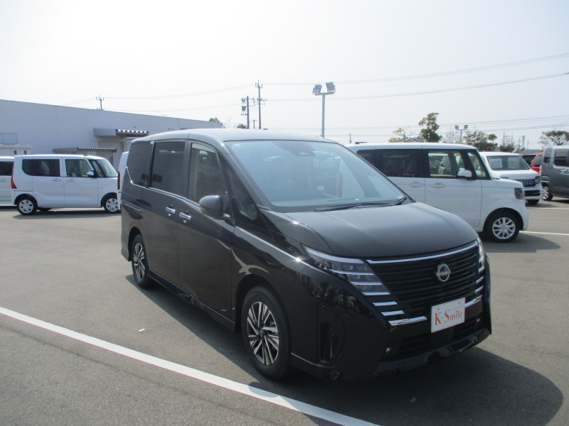 ニッサン セレナ 2枚目