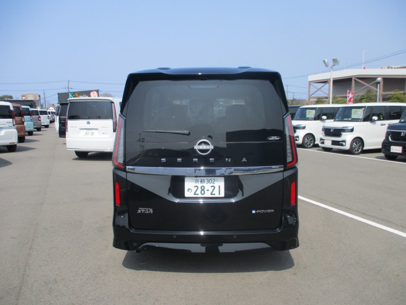 ニッサン セレナ 5枚目