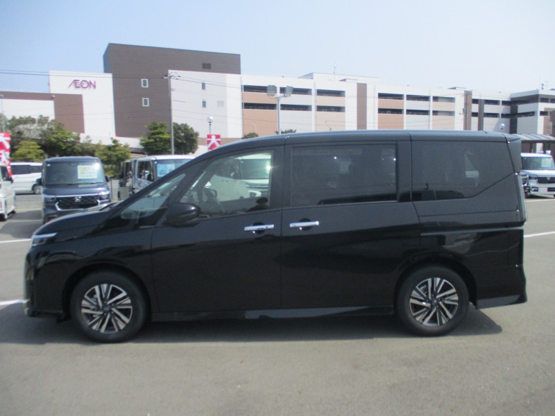 ニッサン セレナ 7枚目