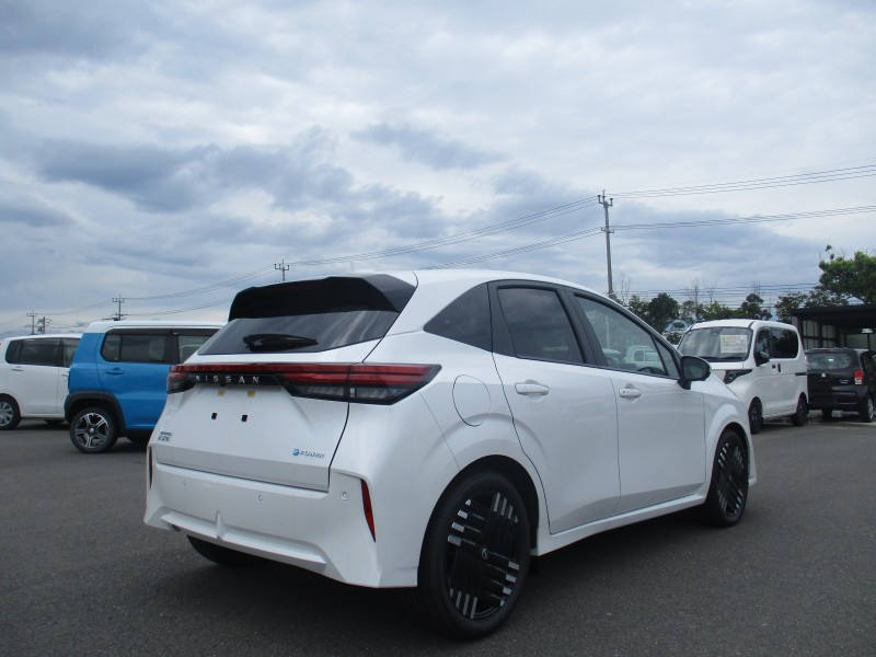 ニッサン ノートオーラ 4枚目