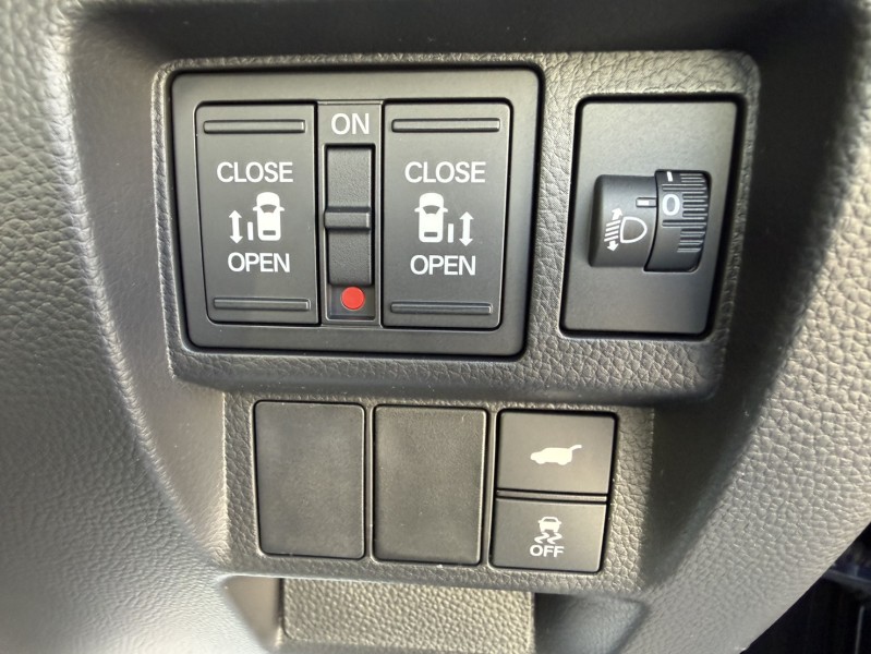 ホンダ ステップワゴンスパーダ 13枚目