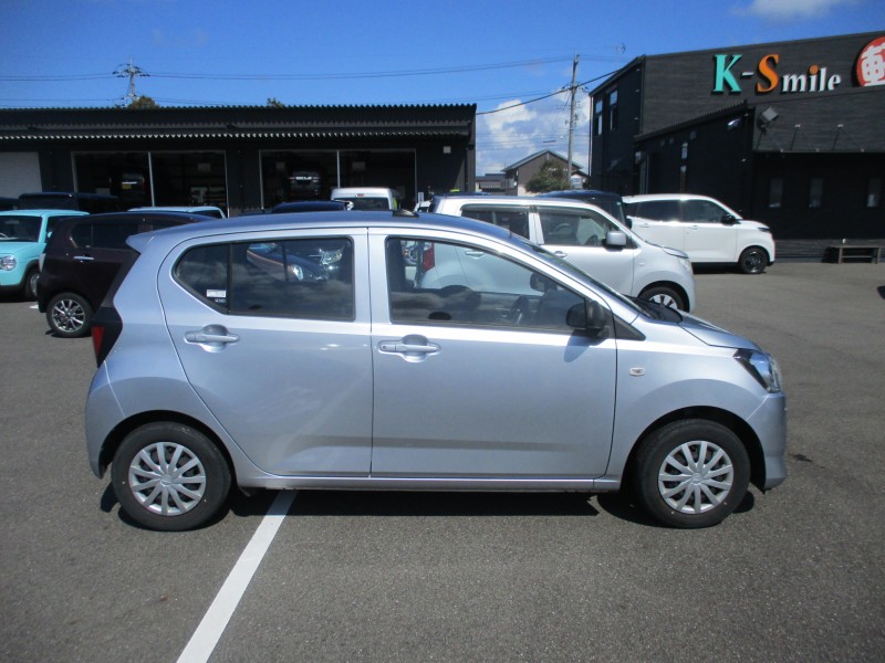 ダイハツ ミライース 3枚目