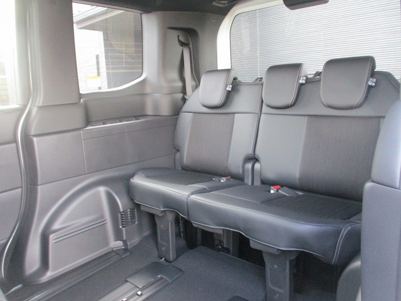 ホンダ ステップワゴンスパーダ 13枚目