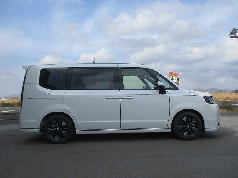 ホンダ ステップワゴンスパーダ 4枚目