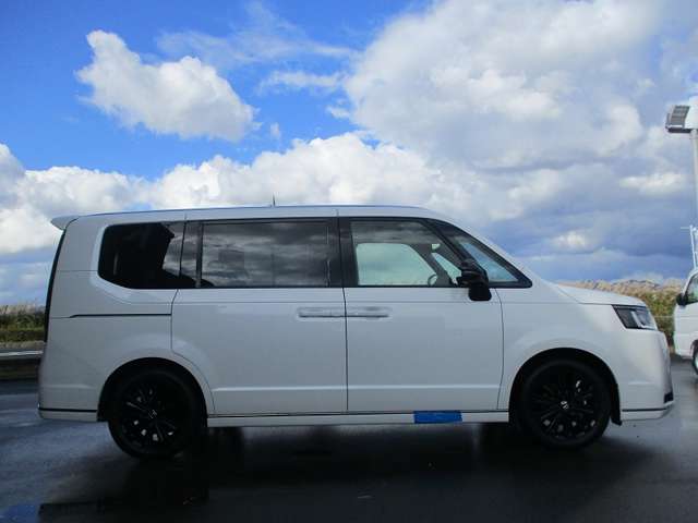 ホンダ ステップワゴンスパーダ 3枚目