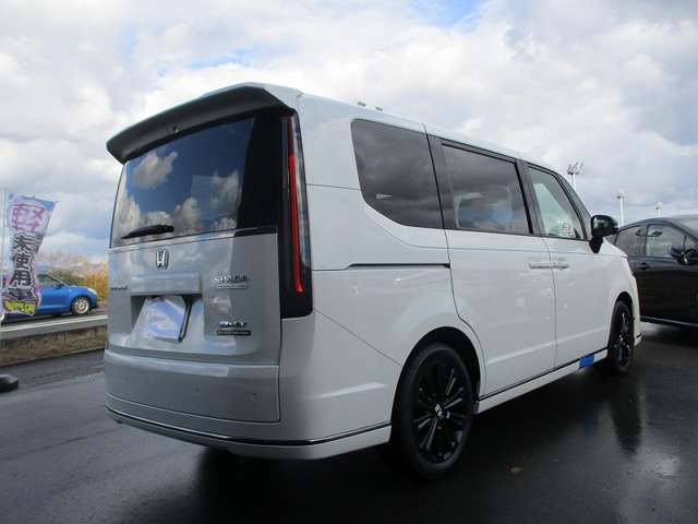 ホンダ ステップワゴンスパーダ 4枚目