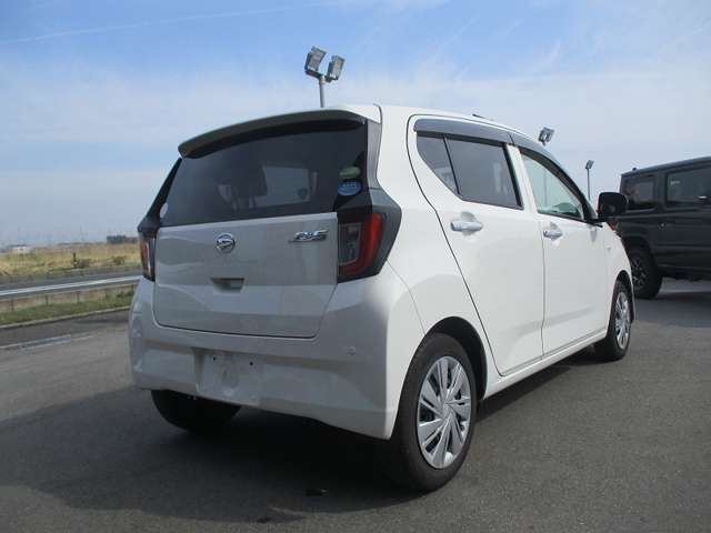 ダイハツ ミライース 4枚目