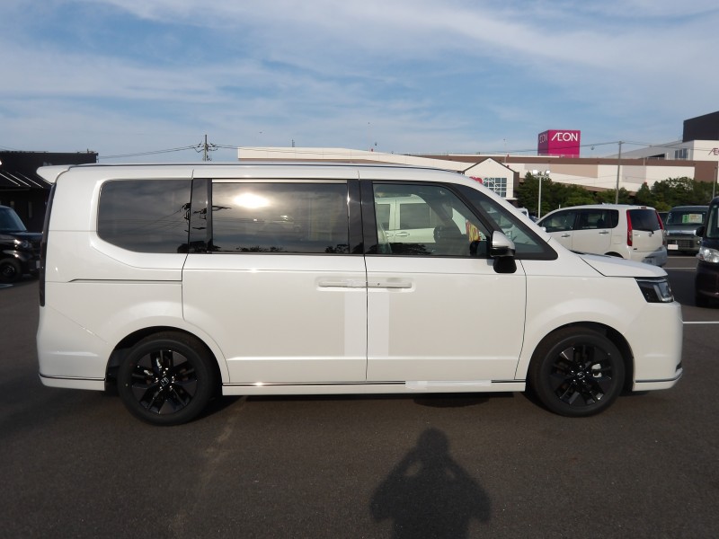 ホンダ ステップワゴンスパーダ 3枚目
